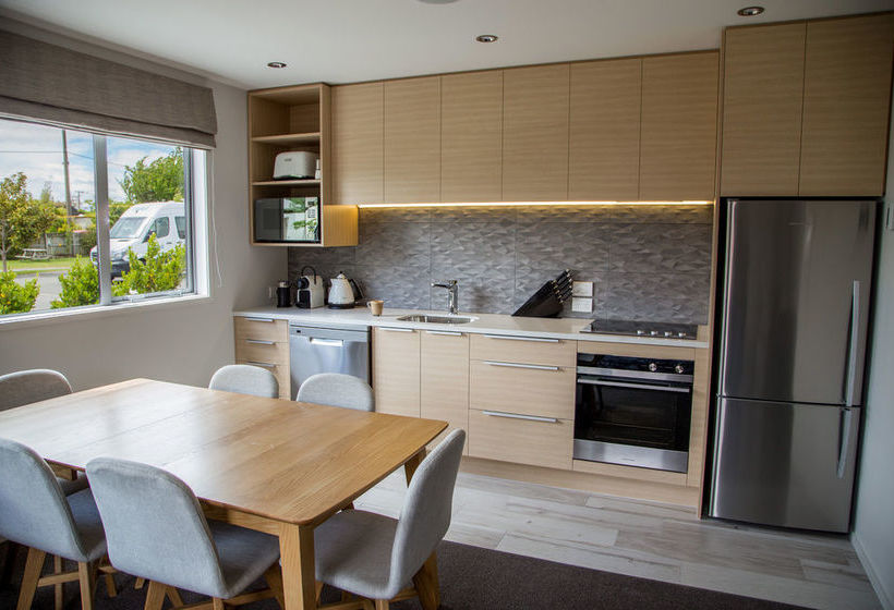 Te Anau Deluxe Apartments 12