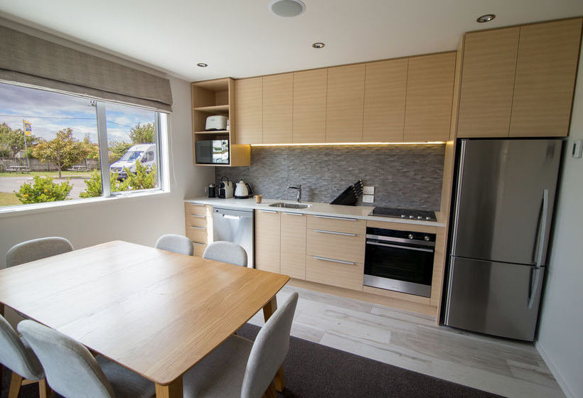 Te Anau Deluxe Apartments 13