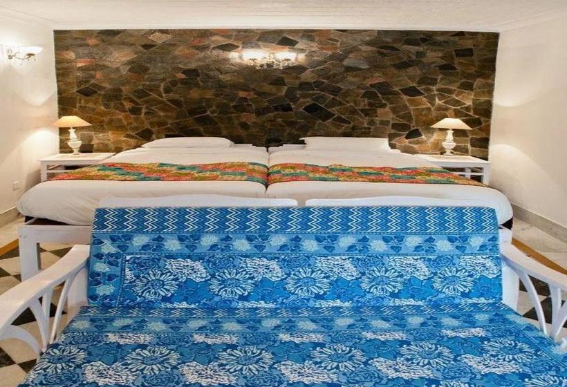 Hotel Neemrana S Glasshouse On The Ganges 11