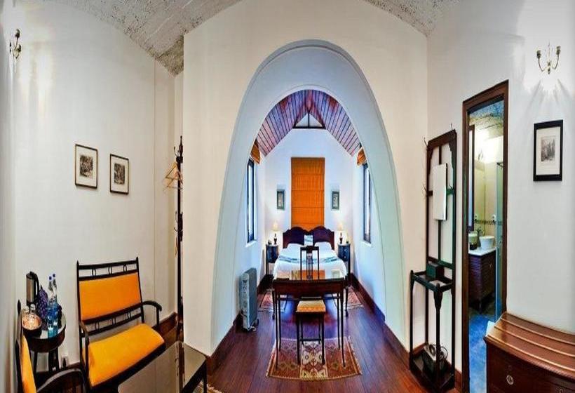 Hotel Neemrana S Glasshouse On The Ganges 4