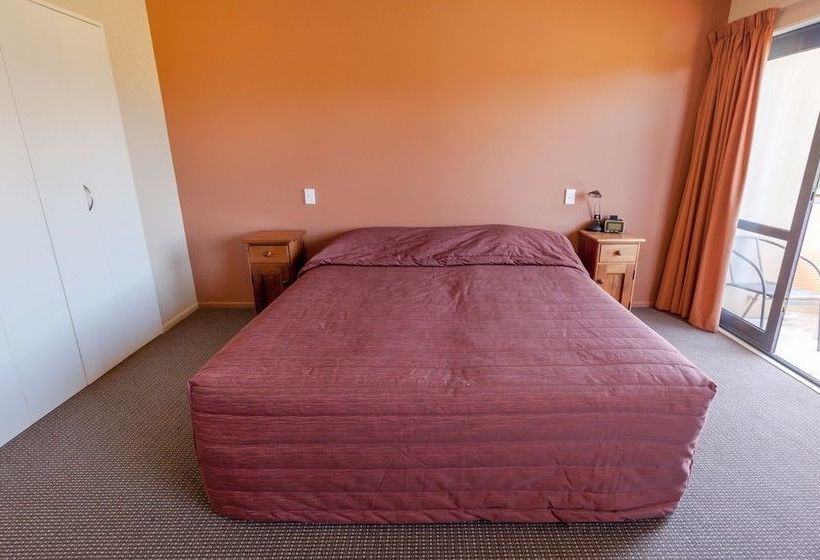 Waterfront Motels 13