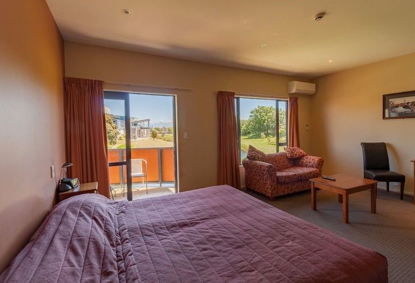 Waterfront Motels 14