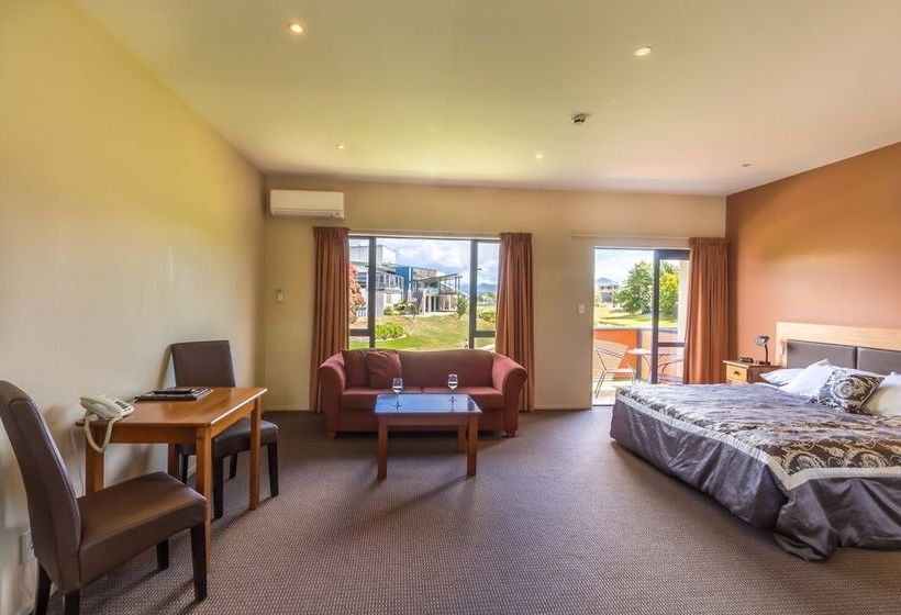 Waterfront Motels 16