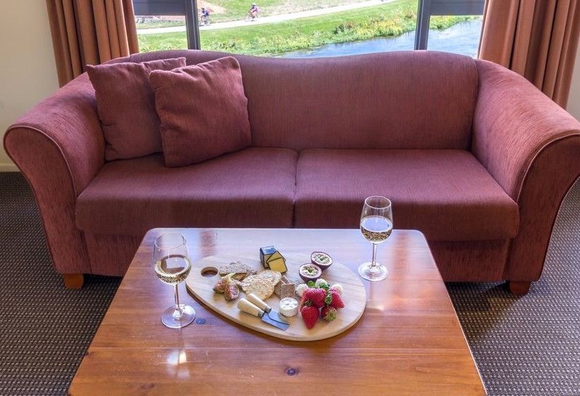 Waterfront Motels 18