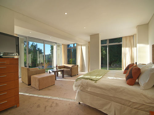 Nox Rentals - 100 Geneva Drive 2