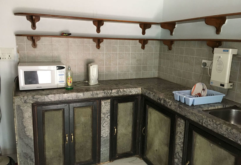 Hotel Oyo Stayout Villa 2bhk Near Tito S Lane 4