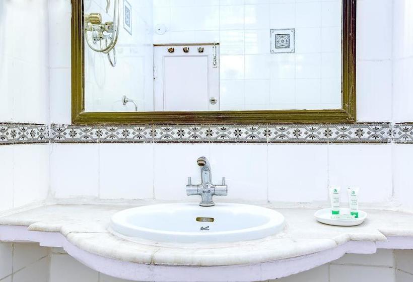 Hotel Treebo Lakeside Inn 10