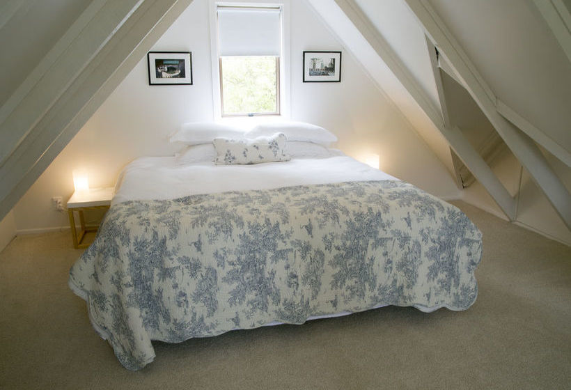 Plum Tree House And Quince Cottage 9