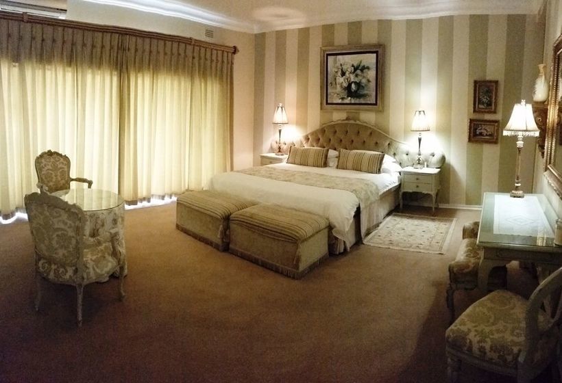 Pension Royal Ridge Guest House And Apartments 1