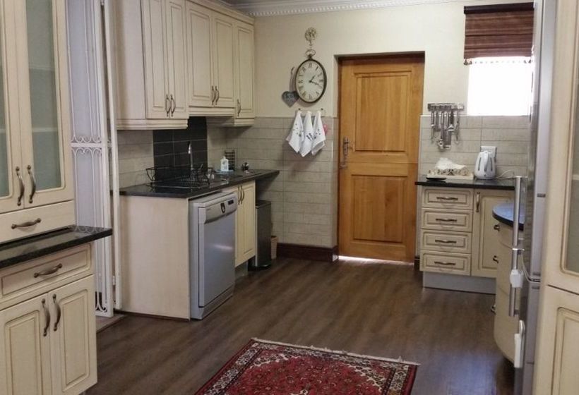 Pension Royal Ridge Guest House And Apartments 18