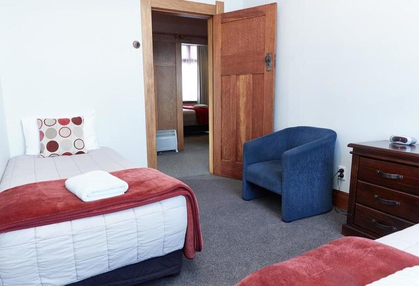 Admiral Court Motel & Apartments 10