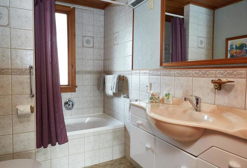 Admiral Court Motel & Apartments 12