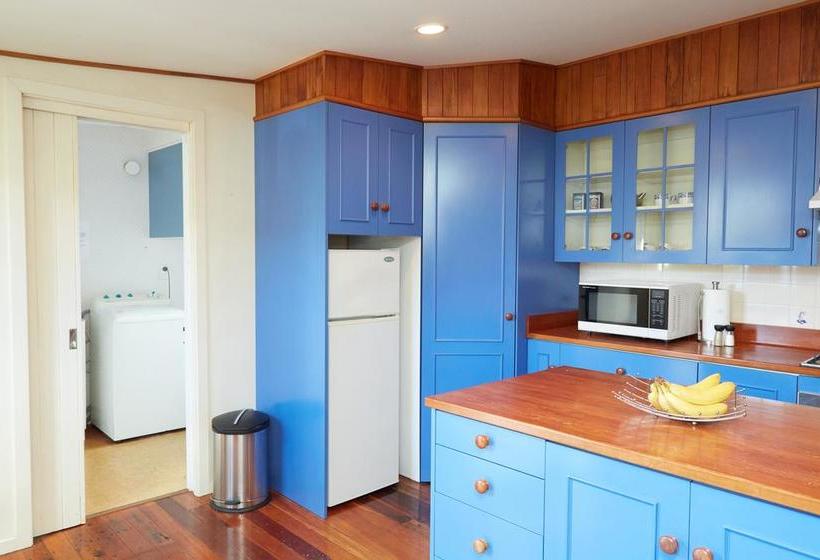 Admiral Court Motel & Apartments 18