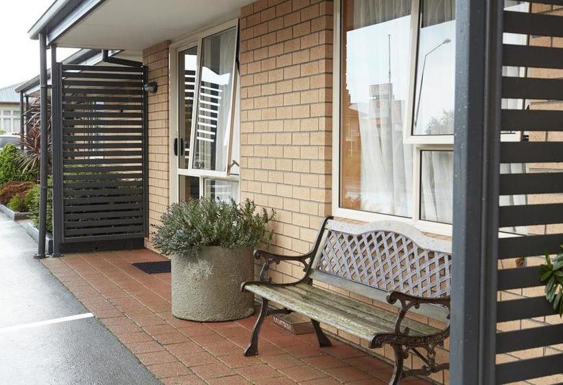 Admiral Court Motel & Apartments 2