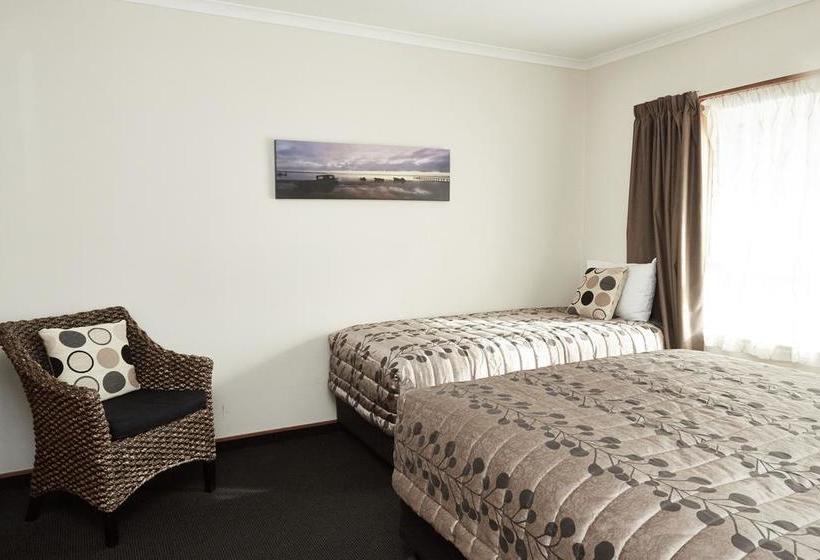 Admiral Court Motel & Apartments 6