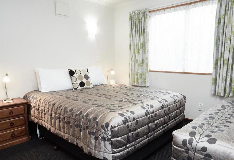 Admiral Court Motel & Apartments 7