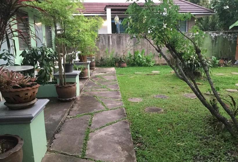 Hostel Baan Bua Guest House 14