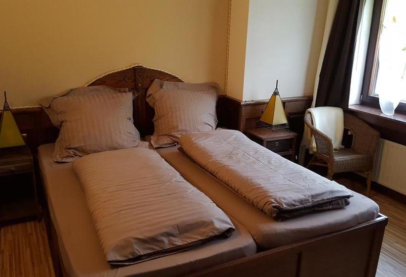 Landhotel Zum Doppeldecker 1