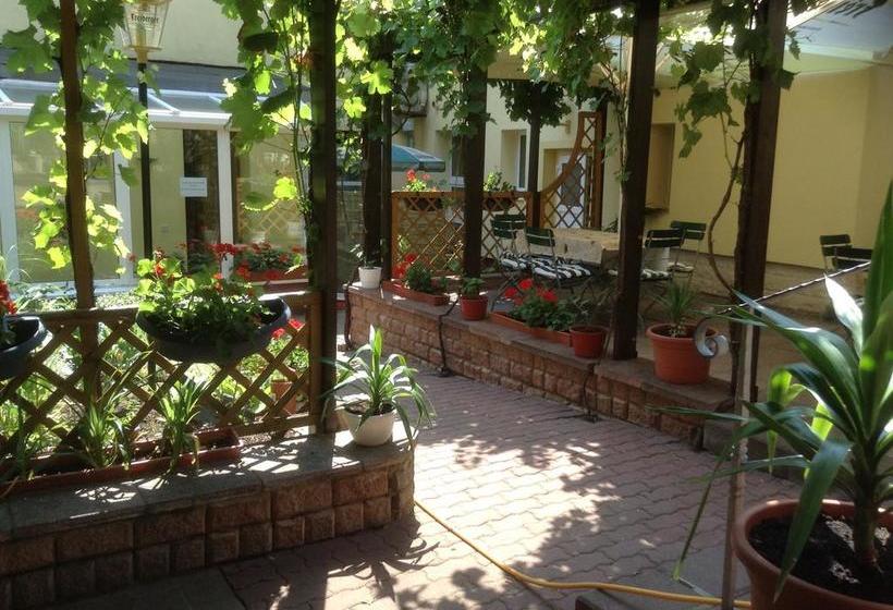 Landhotel Zum Rautenkranz 18