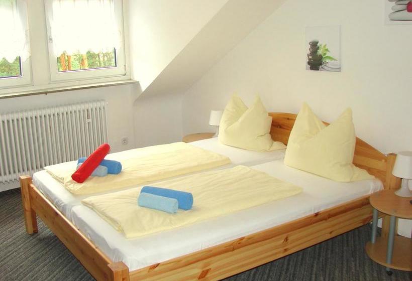 Bed & Breakfast Gästehaus Am Heussplatz 10