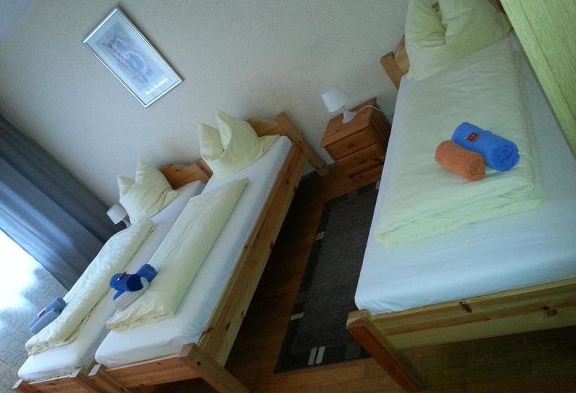 Bed & Breakfast Gästehaus Am Heussplatz 11