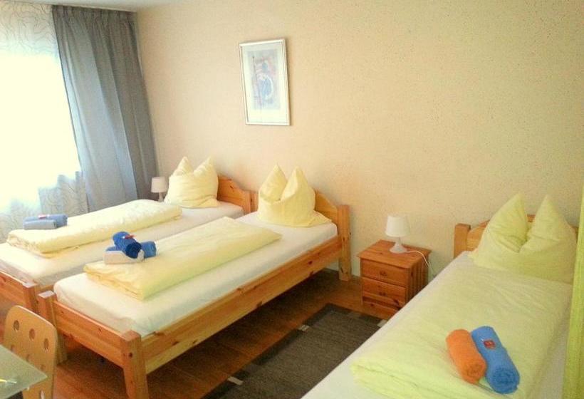 Bed & Breakfast Gästehaus Am Heussplatz 6