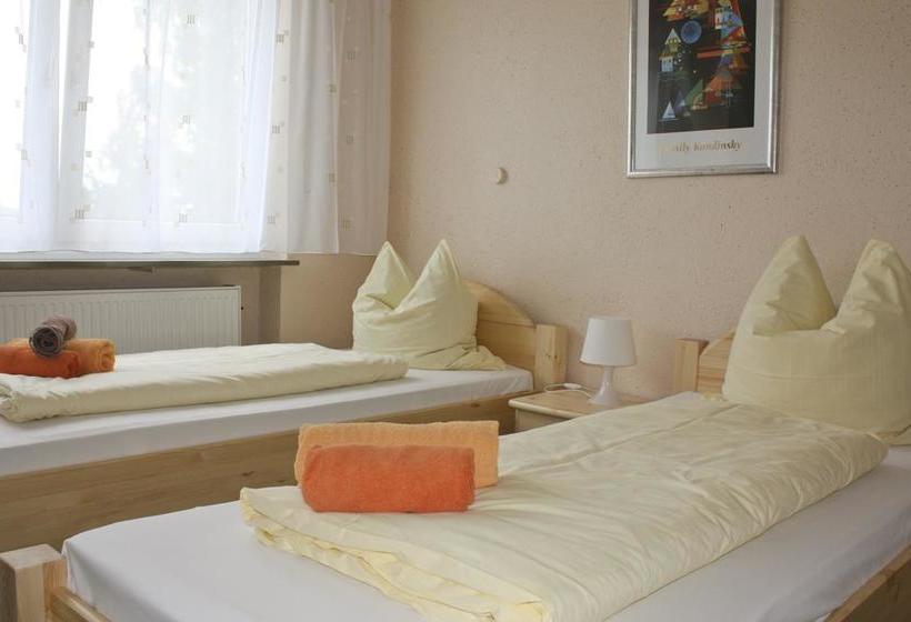 Bed & Breakfast Gästehaus Am Heussplatz 8