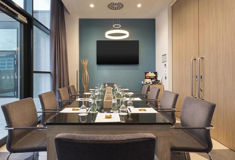 Hotel Holiday Inn Express Freiburg - City Centre 17