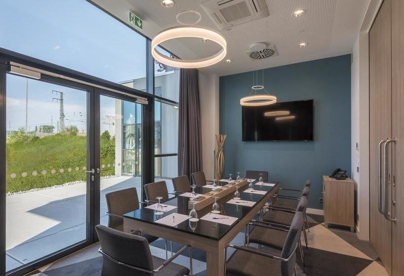 Hotel Holiday Inn Express Freiburg - City Centre 18