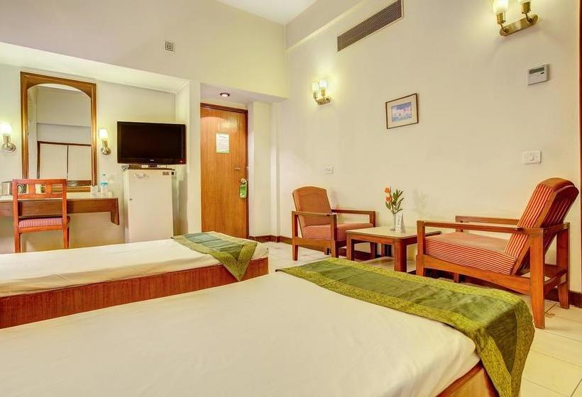 Hotel Ajanta Continental 8