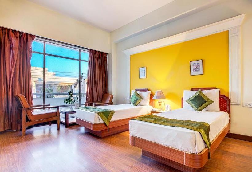 Hotel Ajanta Continental 9