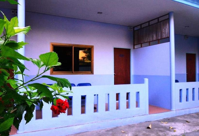 Phi Phi Don Chukit Resort 11