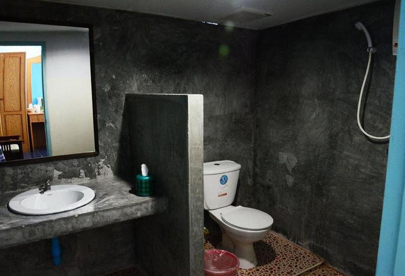 Phi Phi Don Chukit Resort 12