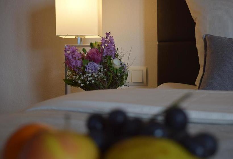 Hotel Zum Kronprinzen 14