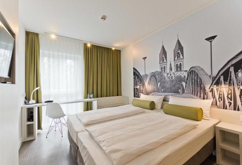 Hotel Super 8 Freiburg 1