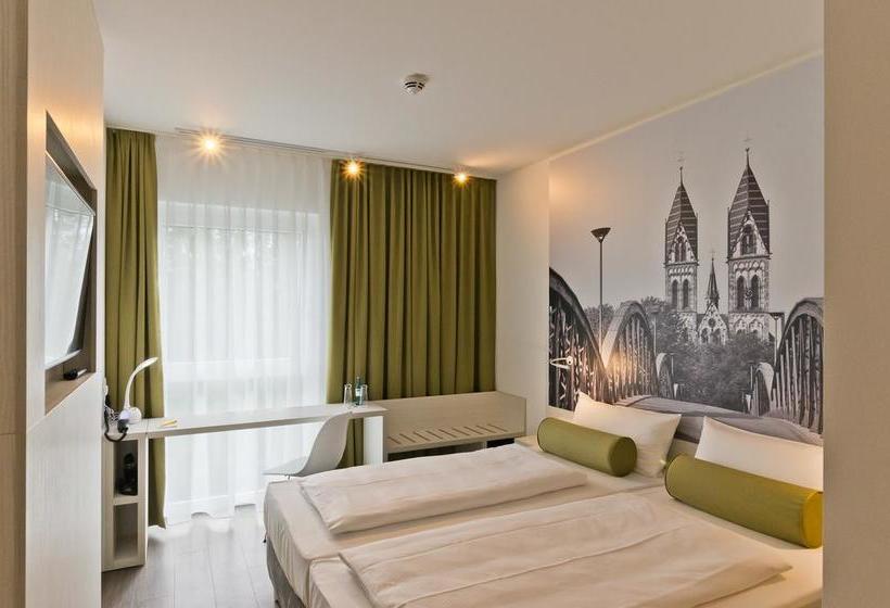 Hotel Super 8 Freiburg 10