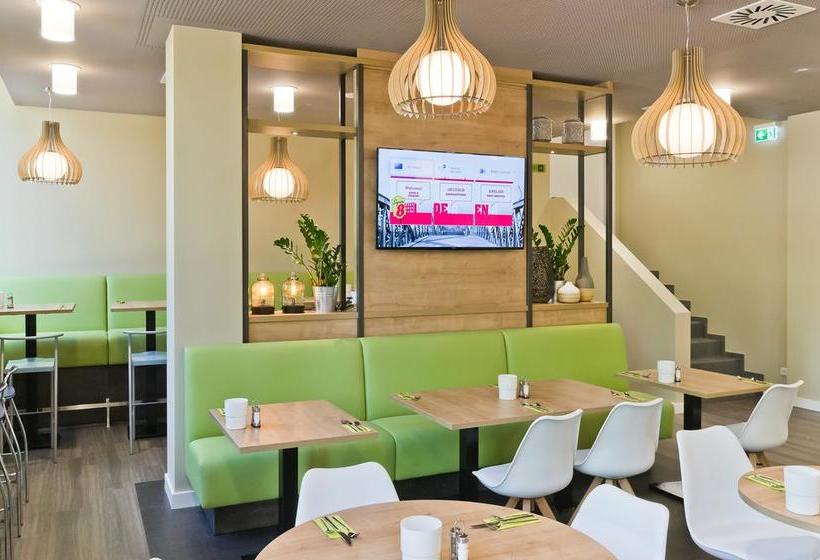 Hotel Super 8 Freiburg 14