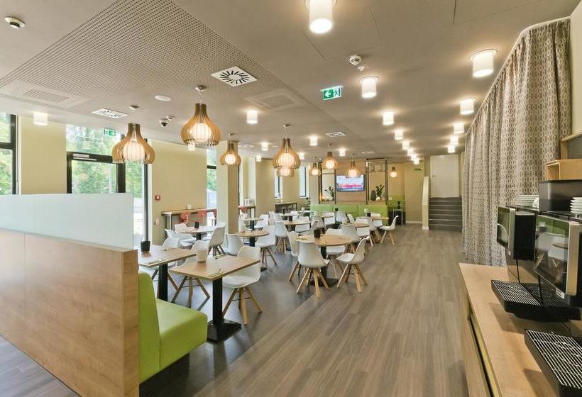 Hotel Super 8 Freiburg 17