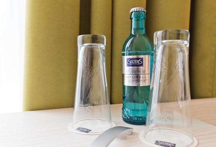 Hotel Super 8 Freiburg 6