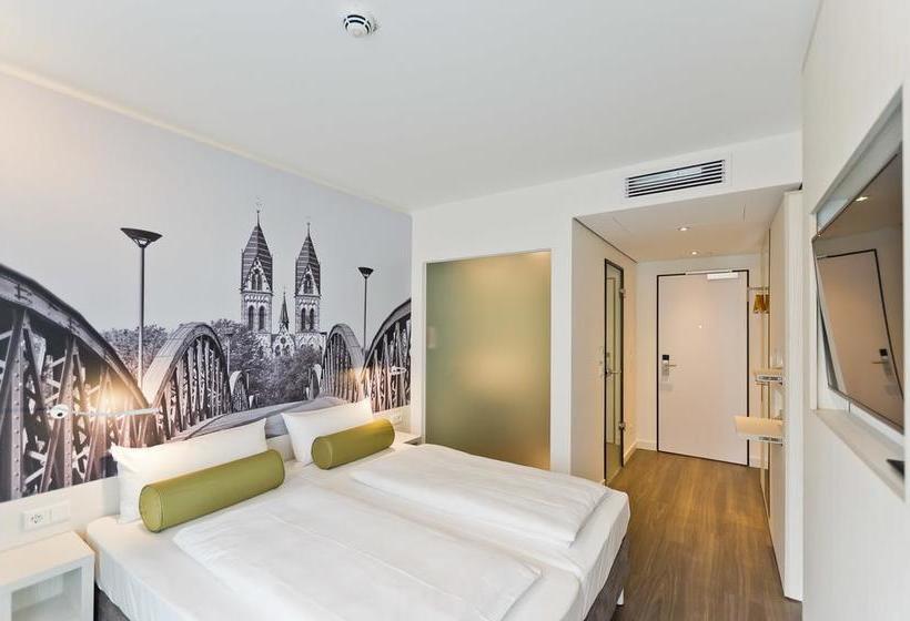 Hotel Super 8 Freiburg 8