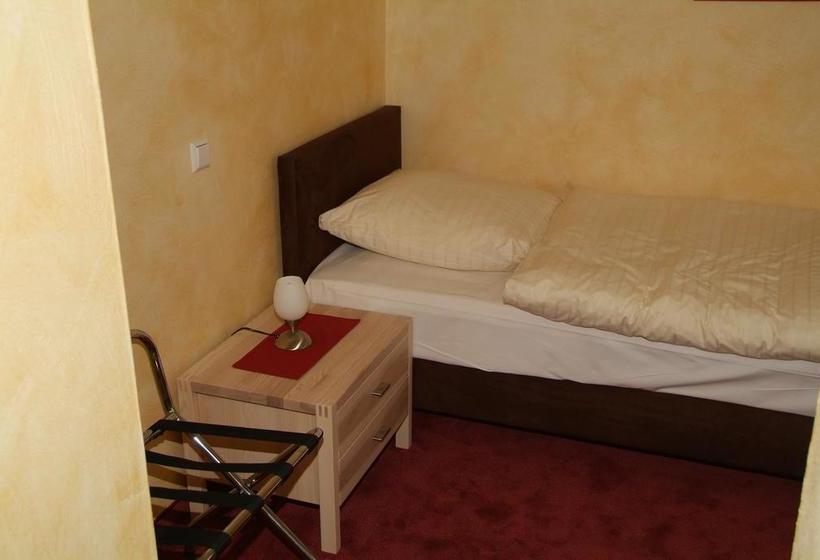 Land-gut-hotel Westenholz 1