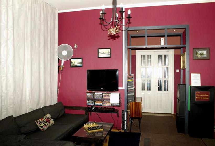 Old Flat Hostel na Sovetskoy 2