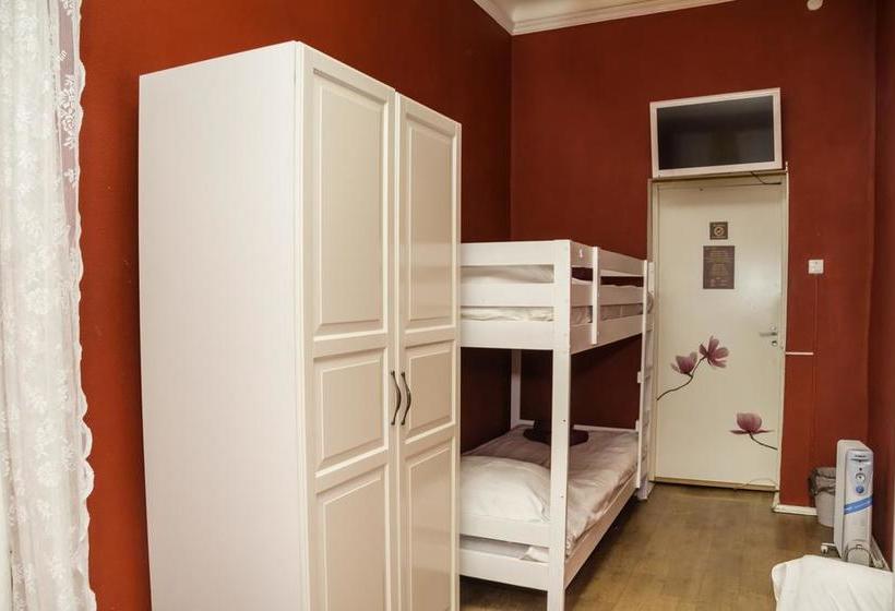 Old Flat Hostel na Sovetskoy 4