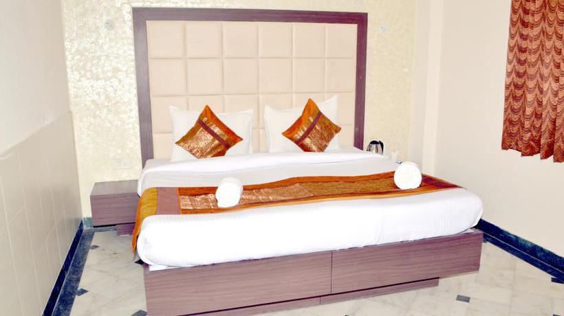 Hotel Optimum Sheela Inn @ Taj 10