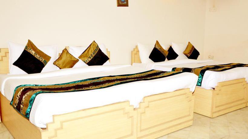 Hotel Optimum Sheela Inn @ Taj 4