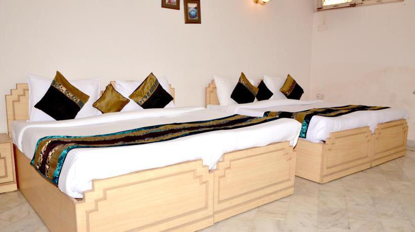 Hotel Optimum Sheela Inn @ Taj 9