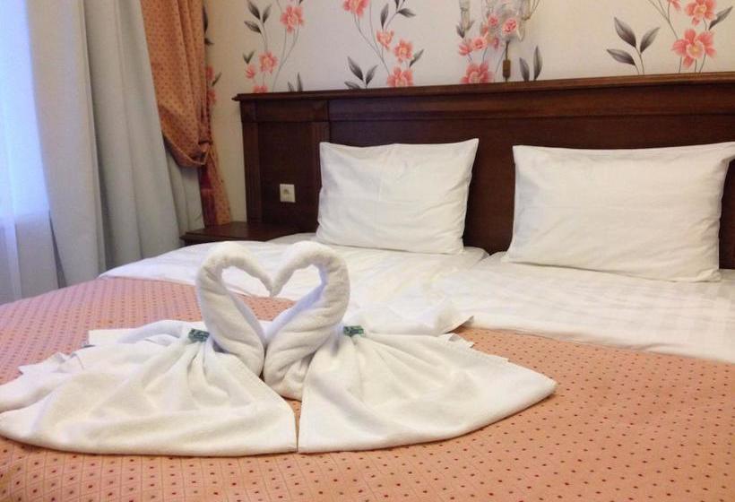 Hotel Golden House 13