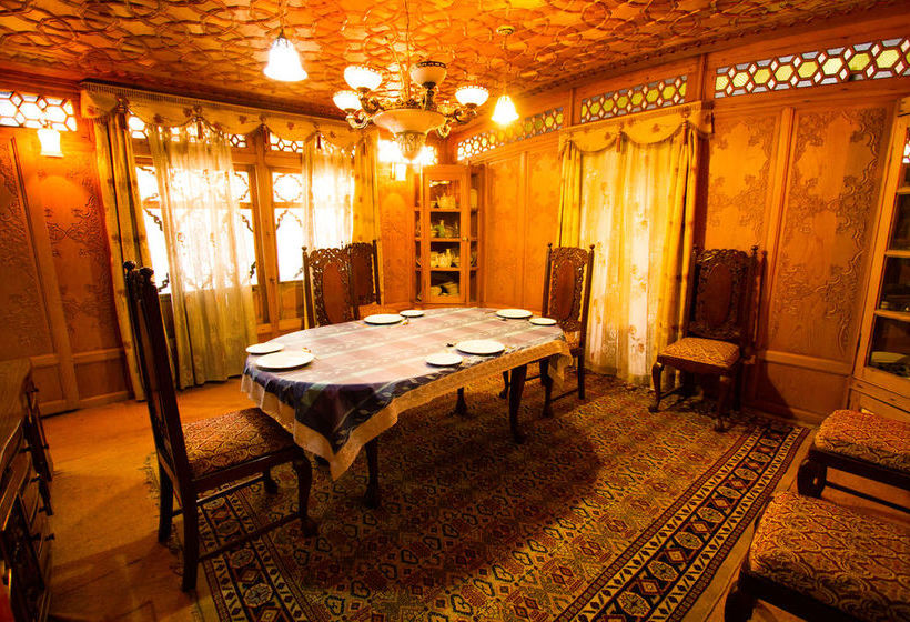 Pension Kharpalace Group Of House Boat 1