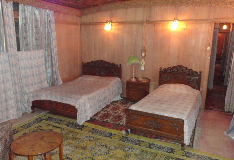 Pension Kharpalace Group Of House Boat 2