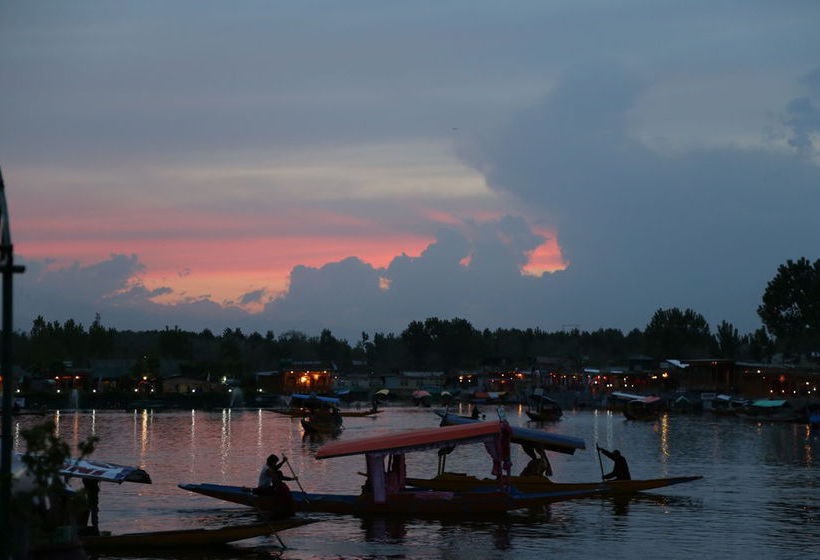 Pension Kharpalace Group Of House Boat 4